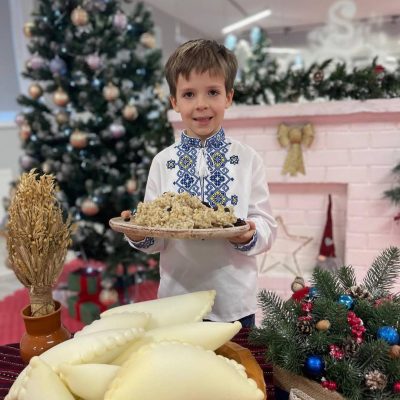Мережа центрів розвитку «Країна Дитинства» вітає Вас з Різдвом Христовим! Бажаємо незабутніх моментів радості та тепла в ці святкові дні Нехай кожна мить цього світлого свята буде